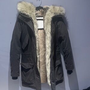 Women's Aritzia community Black Faux Fur Trimmed Utility Jacket